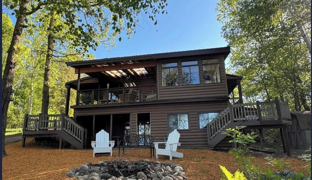 Updated, fully-furnished 3+bedroom lake front cabin in beautiful Pequot Lakes.