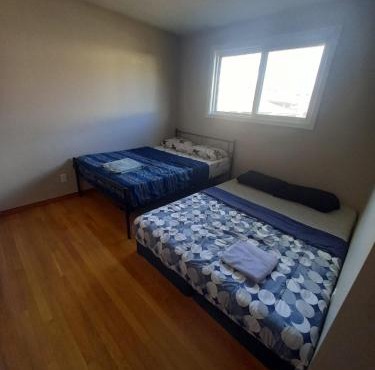 Upper Level Cheap Room For 3 People- 24 Hrs Checkin-Walking to Bus,Grocery, Plaza in Kitchener