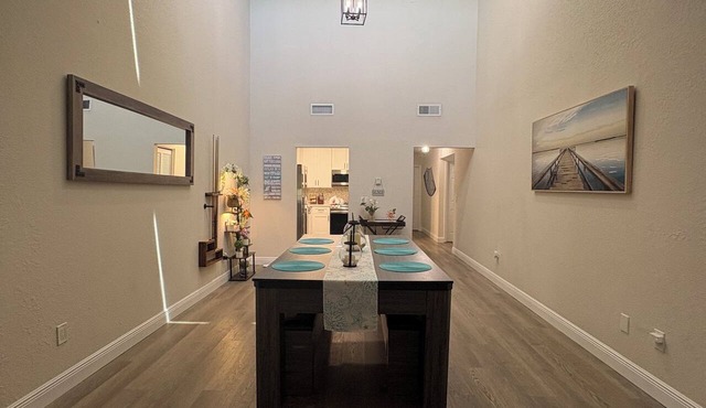Vaulted Ceilings, Spacious Townhome w/Pool Table & Outdoor BBQ! in Rockledge