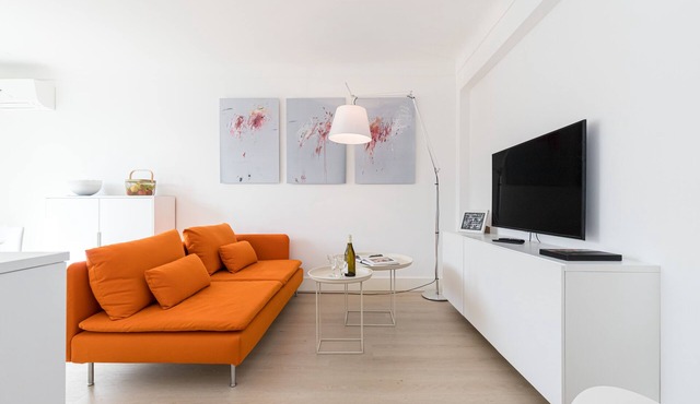 VERY NICE 60-SQUARE-METER APARTMENT, AIR CONDITIONING, ELEVATOR, BALCONY, 8 MINUTES FROM THE BEACH in Nice