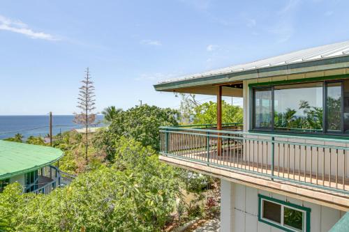 Walk to Beach! Big Island Bungalow w/Ocean View
