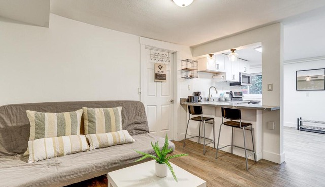 Walk to Beach & Lake Access: Cozy Redmond Apt!