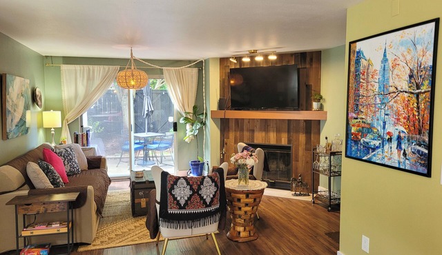 Walk to Everything! Quick access to the beach and Downtown Seattle