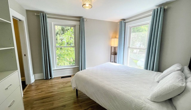 Walk to Lake & Downtown Chelan! Room #3
