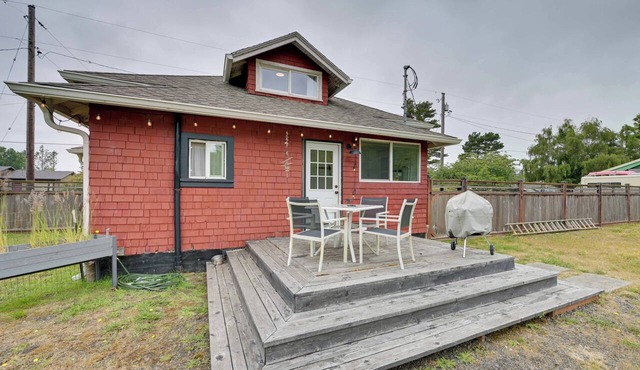 Walk to Shore! Long Beach Home w/Fire Pit