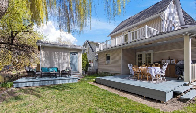 Walkable private 2 bdrm suite w shared entry, kitchenette, bathroom