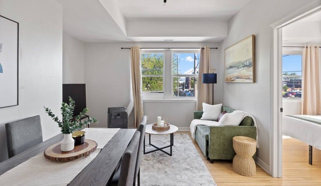 Walkerville Windsor | 3BR | 2 Private Apartments | Sleeps 6 in Windsor