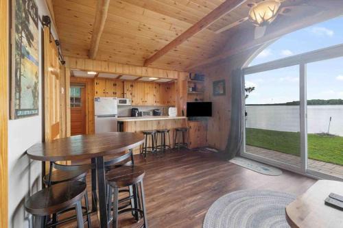 Waterfront Cabin on Bay Lake