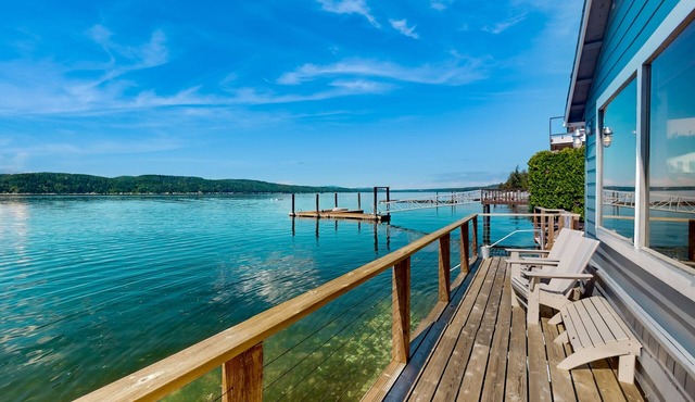 Waterfront getaway with expansive deck, gas grill & 40' private waterfront