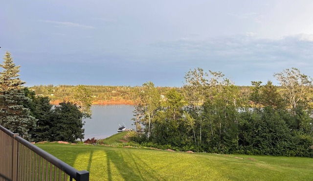 Waterfront home in the heart of Stanley Bridge