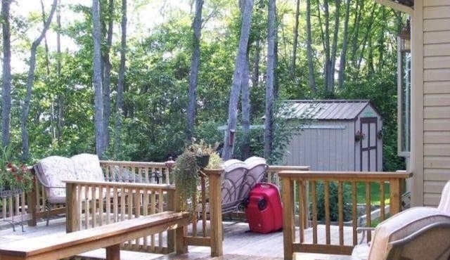 Waterfront Spacious 4 bedroom beach lake house in beautiful Brimley-Bay Mills