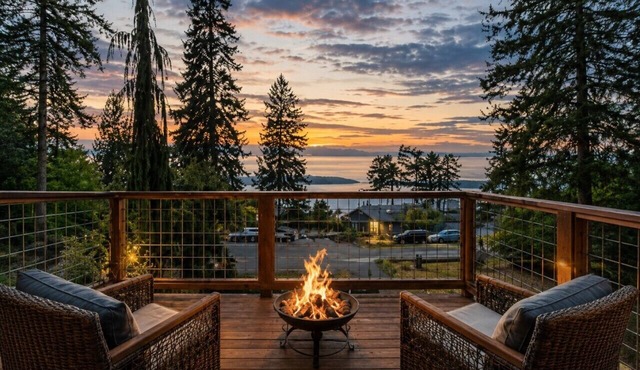 Waterfront sunsets | Beach access | Fenced yard