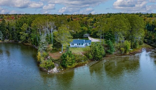 WATERFRONT VIEWS!
