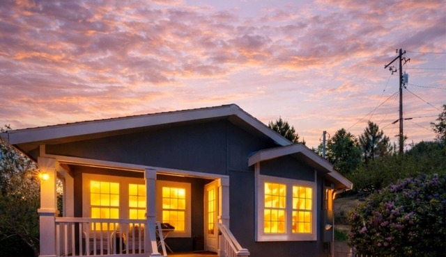 Weber's Woods Cabin-celebrate Spring in the Mountains, Minutes from town!