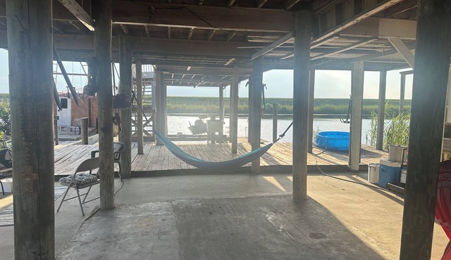 WELCOME TO Salt Bayou! Crab, Fish, Relax. Private boat launch. Minutes to NOLA