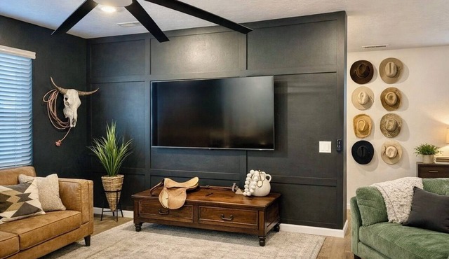 Welcome to The Velvet Spur, a thoughtfully designed western retreat where elevated comfort meets effortless style. Nestled in Eagle, across from Eagle Island. This home is your perfect home base for relaxing and exploring,