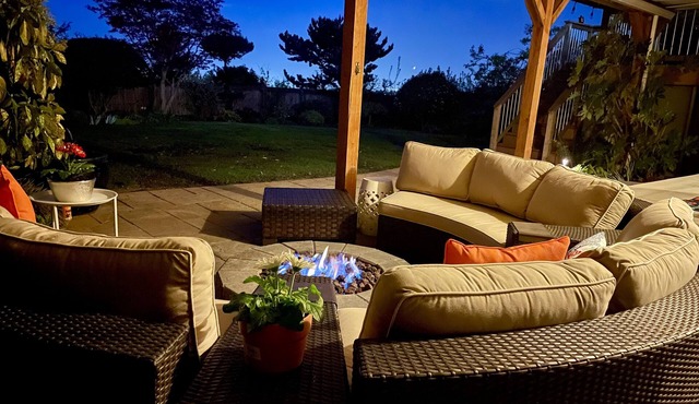 WEST SEATTLE Daylight Basement Villa~easy Seattle access for games & concerts