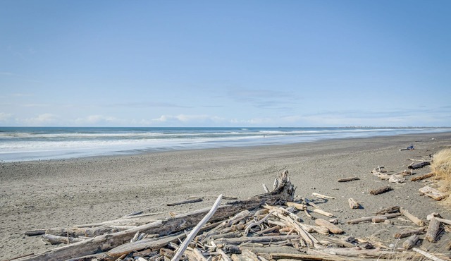 Westport Vacation Rental: Walk to Beach!