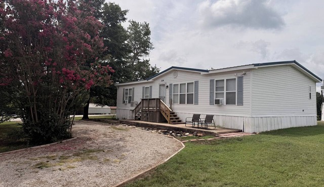 White River Trophy Trout Fishing – Fire Pit, Pet friendly, Sleeps 10, lake 2 mi.