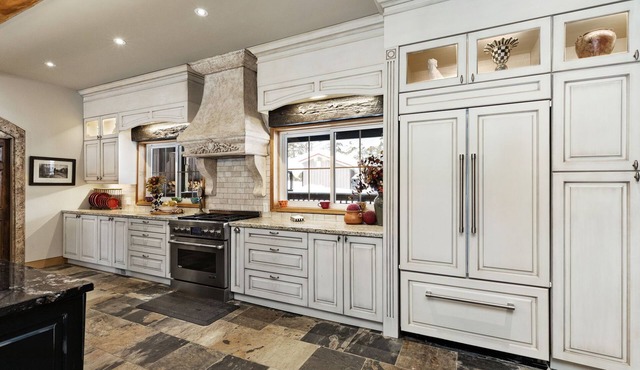 Whitestone Ranch | Luxury Lakefront Estate Near Muskoka (Sleeps 24)