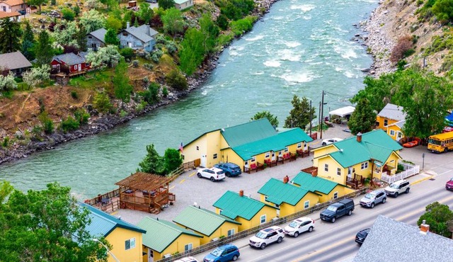 Yellowstone Riverside Cottages