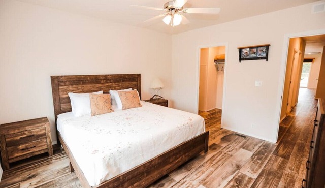 Your perfect Base Camp: Central, pet friendly w/Starlink