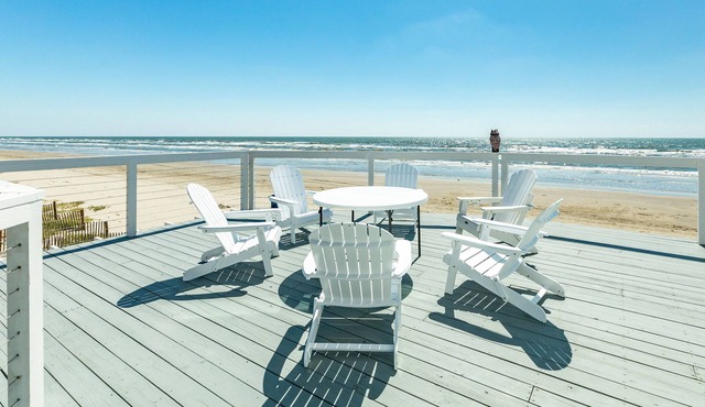 Your pineapple under the sea awaits! Beachfront, Huge Deck, Beach Equip & More