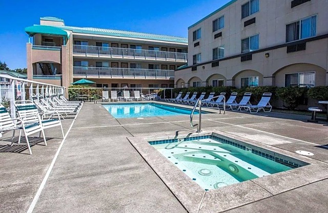 2-Star Hotel ∙ Quality Inn Grand Suites Bellingham