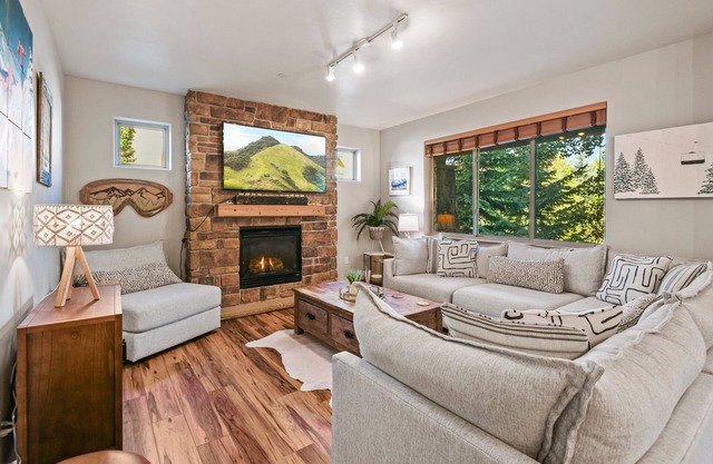 Downtown WP Condo 613 I Pool I Game Room I Hot Tub I Views I Bunk Room I Discounted Attractions