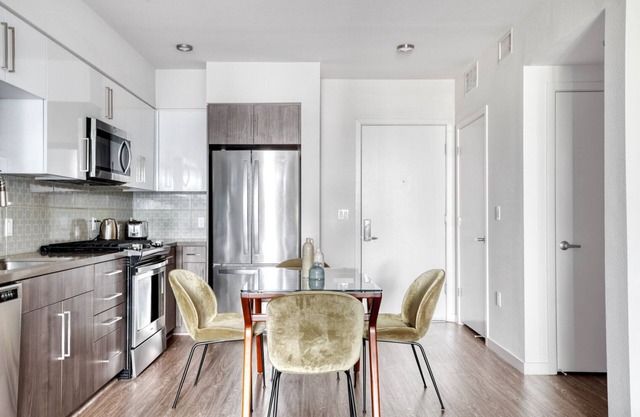 Gorgeous Milpitas 2BR w/Gym, Pool & W/D, nr BART, by Blueground in Milpitas