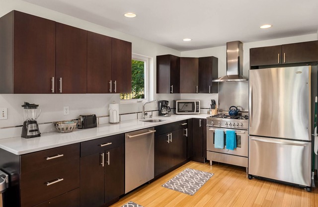 Seattle Vacation Home: Capitol Hill - 3 bed/2.5 bath, great location