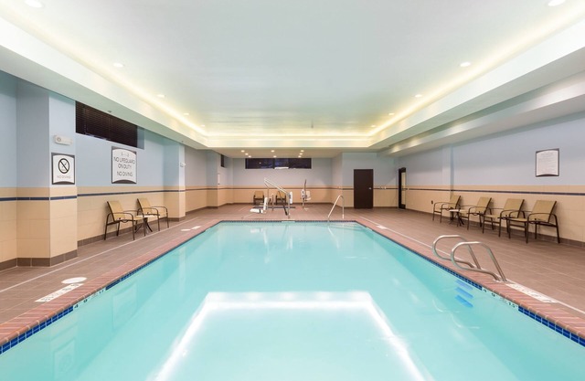 Studio Near Downtown | Breakfast and Pool Access!
