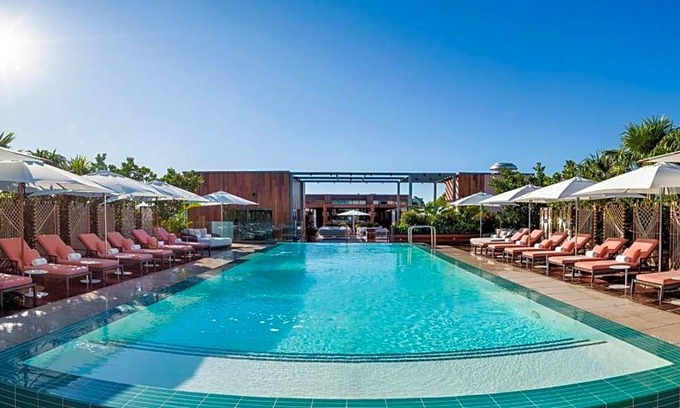 Pineapple Grove Arts District Hotel | 4-Star Hotel ∙ The Ray Hotel Delray Beach, Curio Collection By Hilton