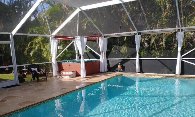 Boynton Beach House | 😎 Gorgeous & PRIVATE Tropical🌴Home with HEATED Pool & DELUXE Hot Tub 🏊♀️ !!!