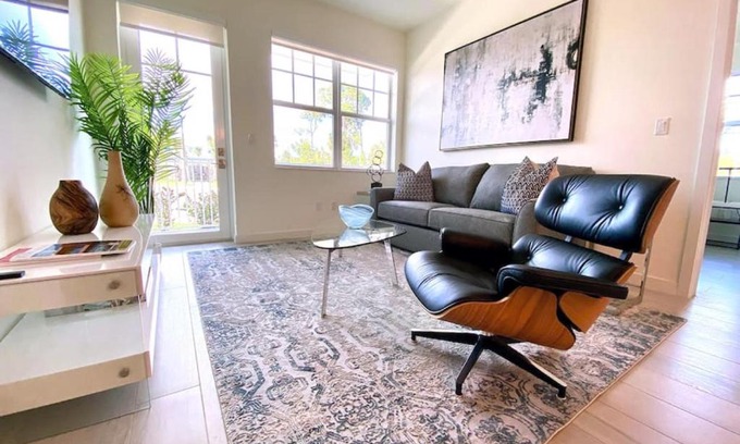 Greenacres Apartment | Iris at Aviara Green Modern Apartment and Pool