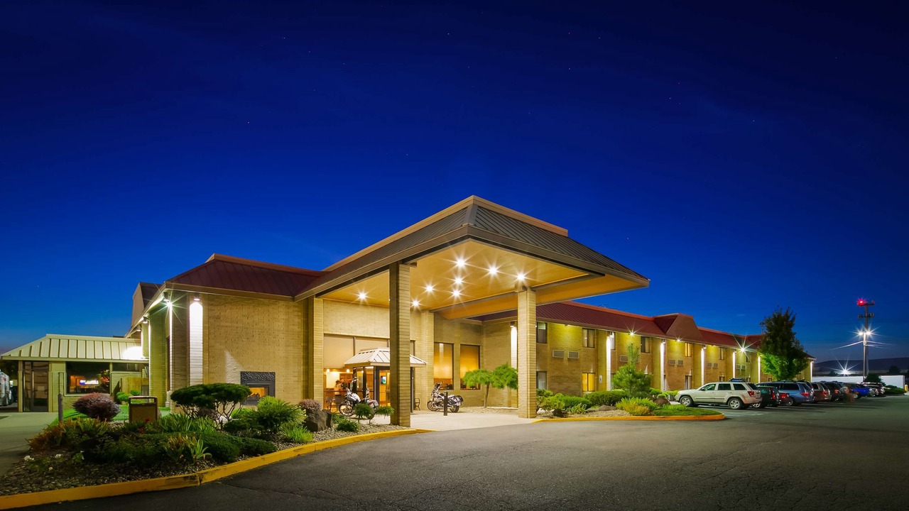 Photo of Buildings in Buena