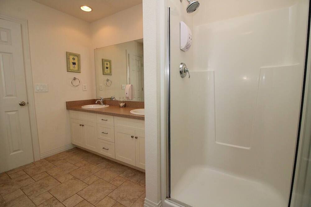 Photo of Bathroom in Bermuda Bay