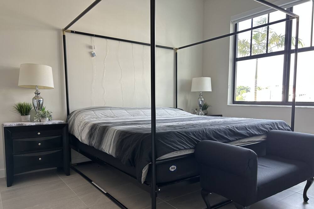Photo of Bedroom in Miramar