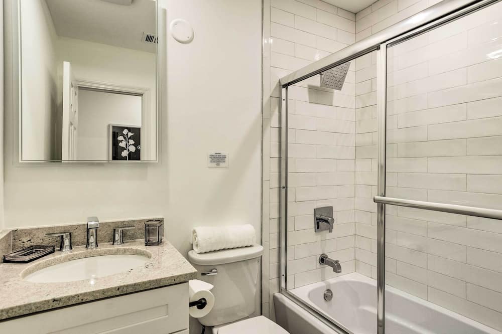 Photo of Bathroom in Tropic Palms