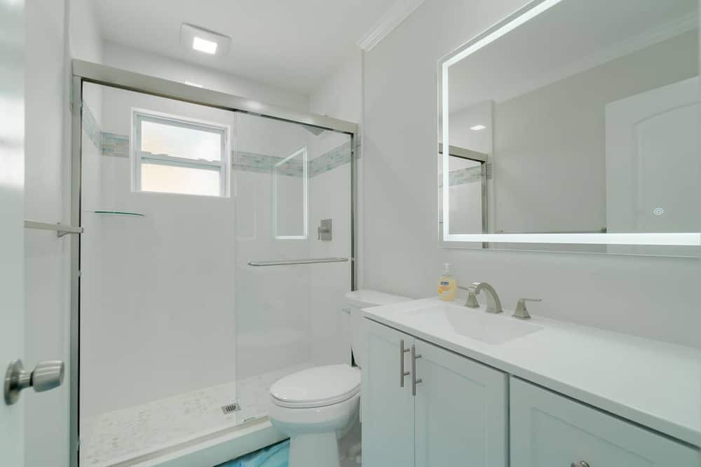 Photo of Bathroom in Poiciana Park II