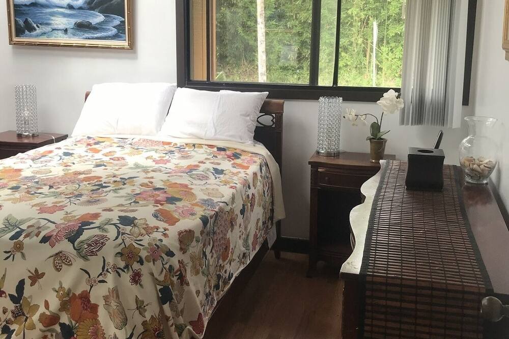 Photo of Bedroom in Nuuanu - Punchbowl