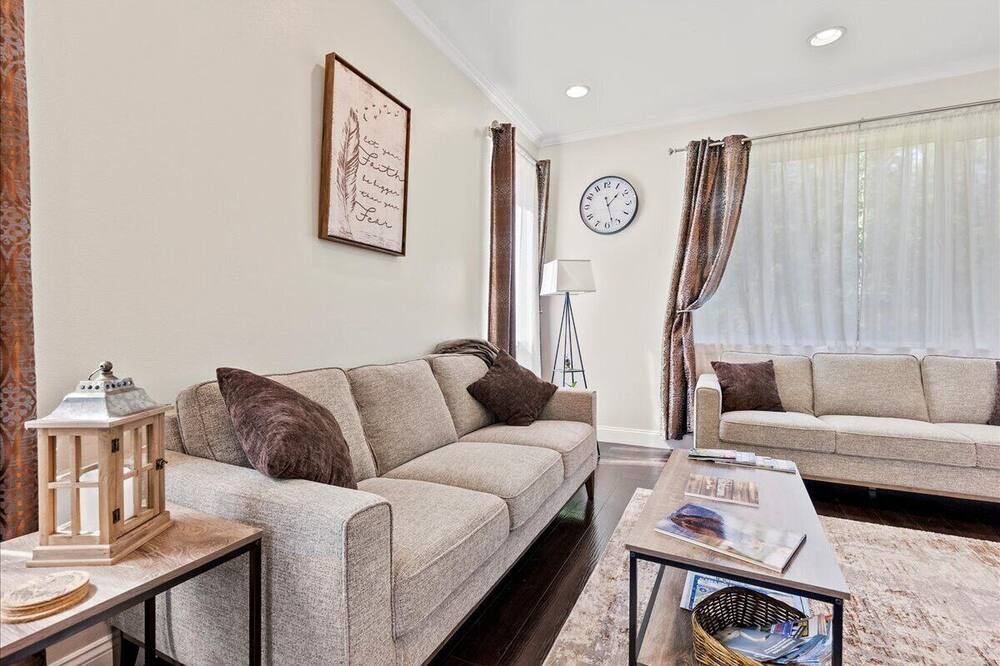 Photo of Livingroom in Huffman - O' Malley
