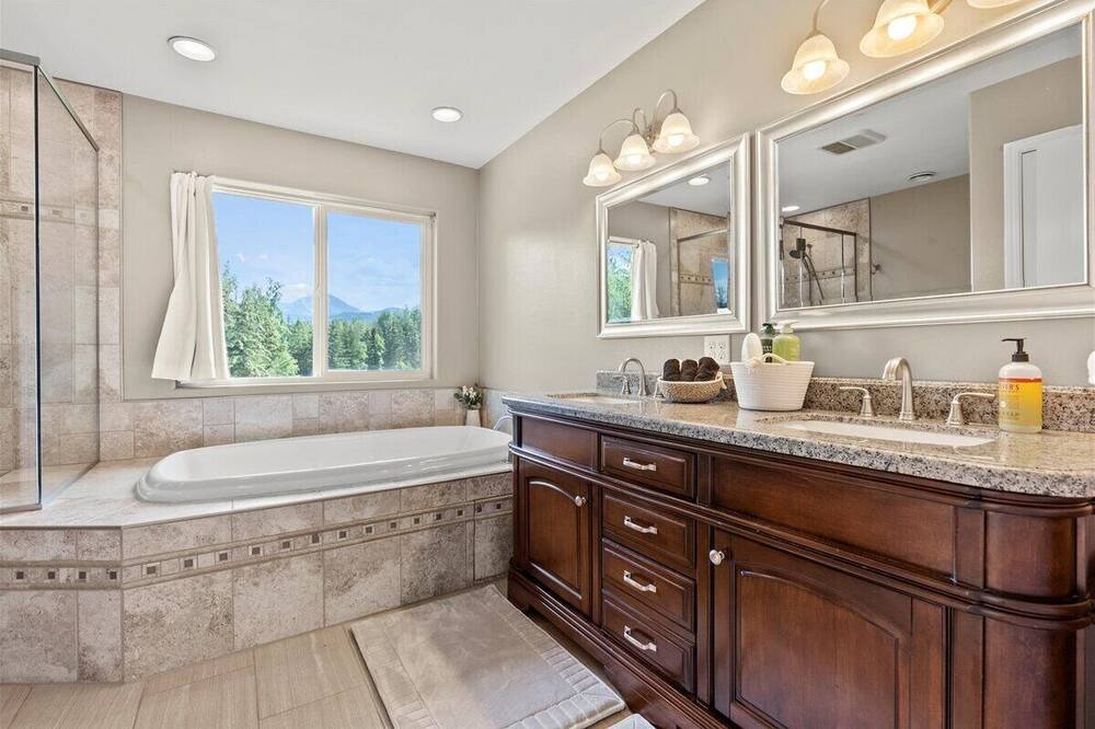 Photo of Bathroom in Huffman - O' Malley