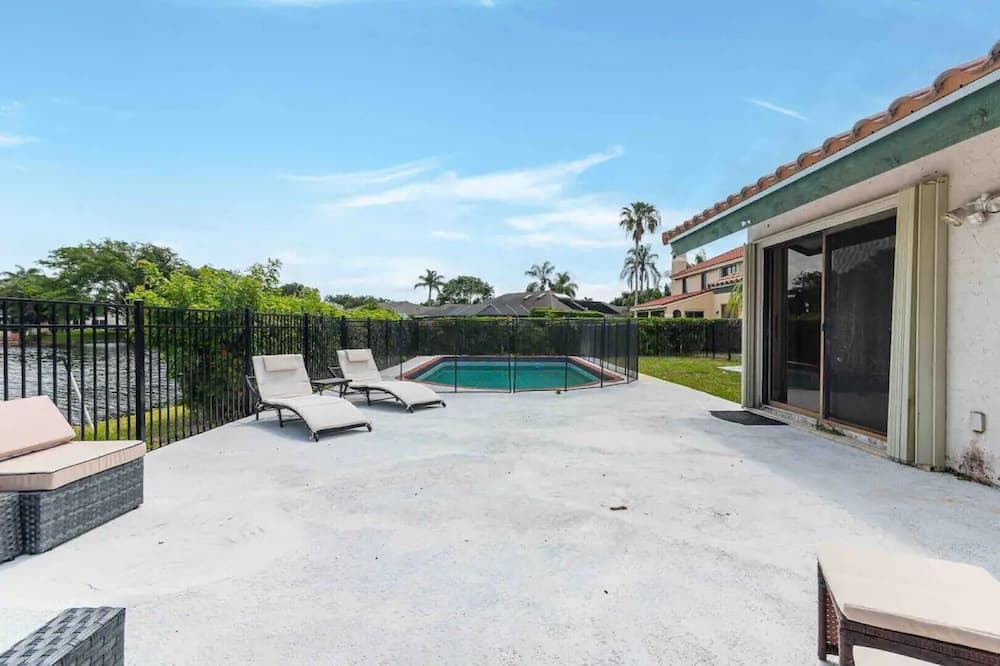 Photo of Outdoor in Greenview Shores