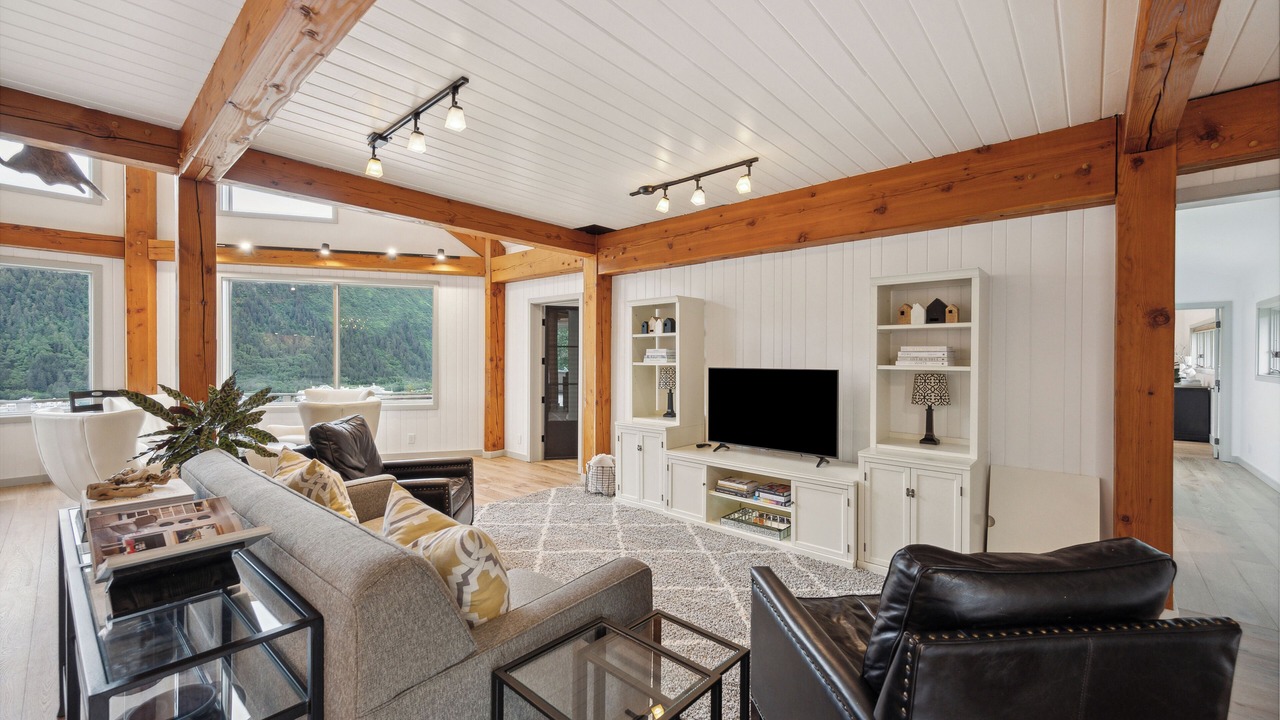 Photo of Livingroom in West Juneau