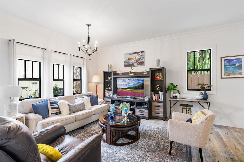 Photo of Livingroom in Old Northwood Historic District