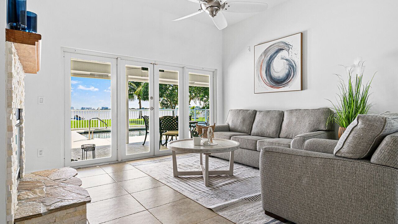 Photo of Livingroom in Palm Beach - West Palm Beach