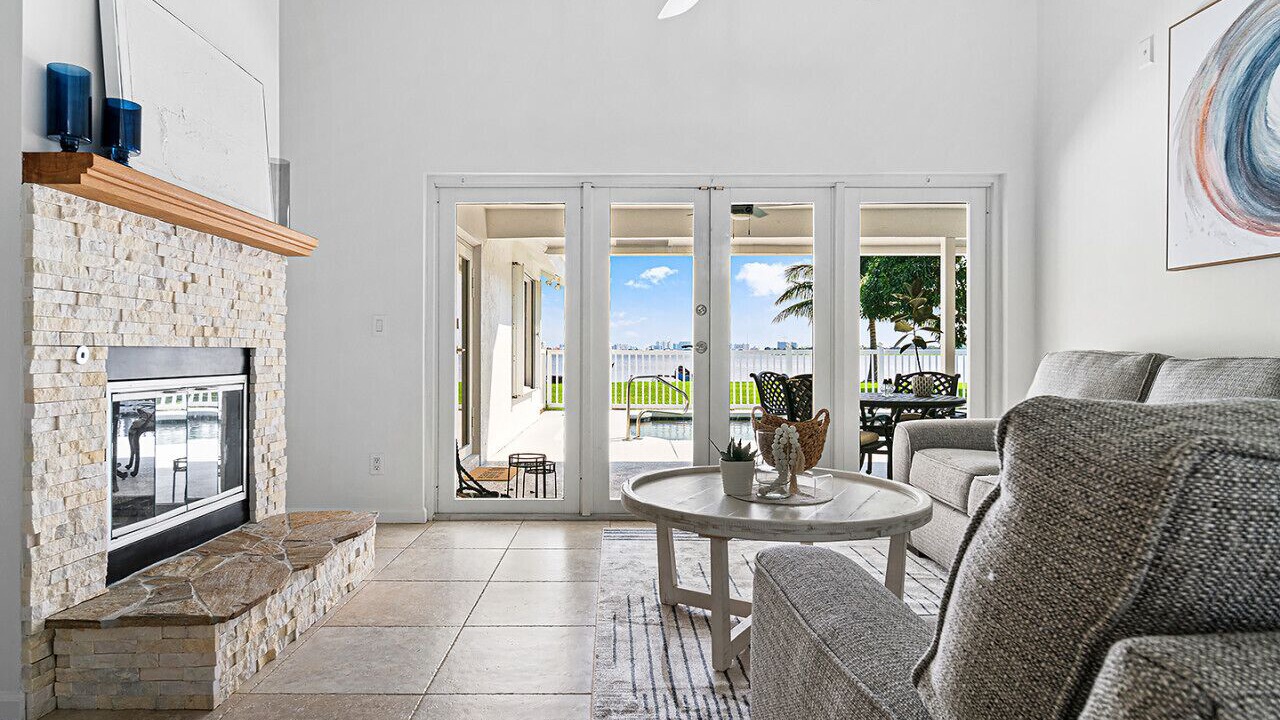 Photo of Livingroom in Palm Beach - West Palm Beach