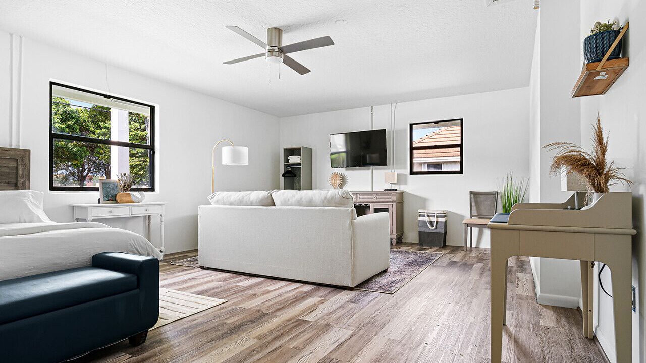 Photo of Livingroom in Palm Beach - West Palm Beach