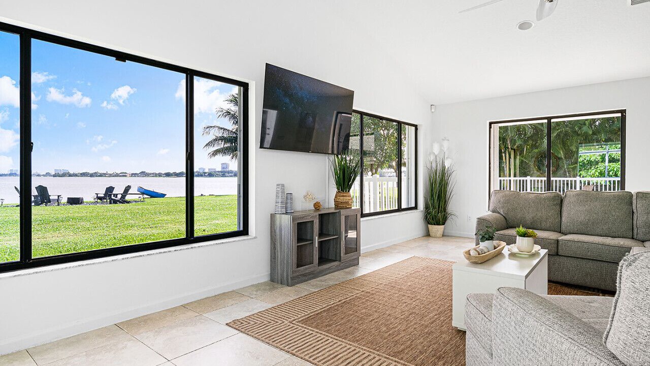 Photo of Livingroom in Palm Beach - West Palm Beach